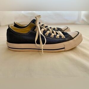 Converse low top Navy Blue Size 7